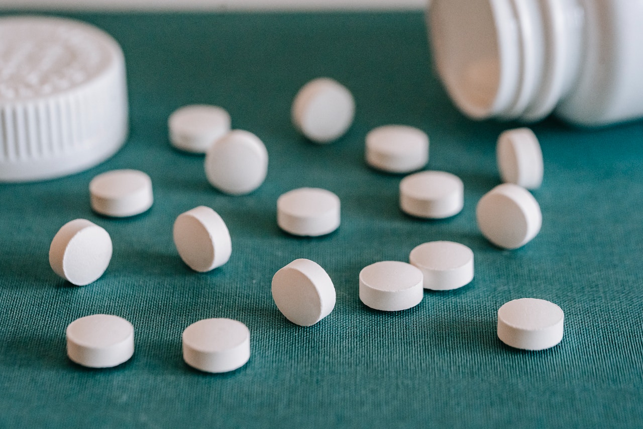 prescription-pills-scattered-table